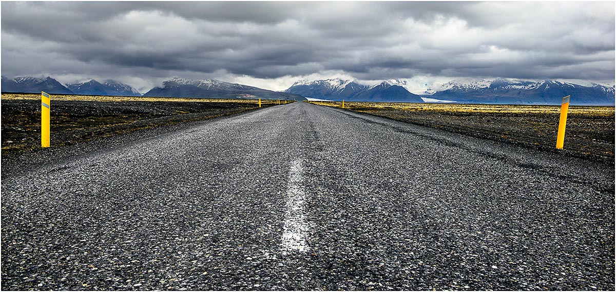 Weg 1 met aan de horizon de Vatnajökull (IJsland, mei 2016)