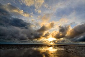 Zonsondergang boven de Waddenzee bij Holwerd [FR3_0182]