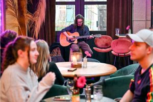 BenjaminDeGroot @Luck Café, Dinxperlo [AP4_0452w]